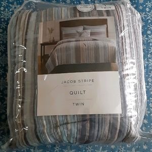 Jacob Stripe Quilt Twin